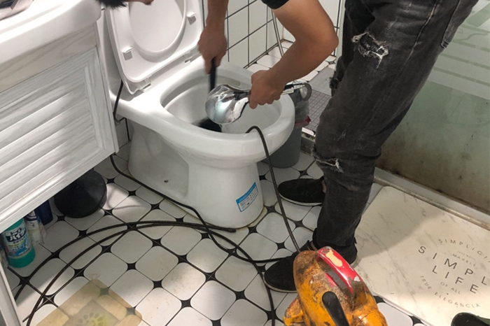 边坝疏通下水道