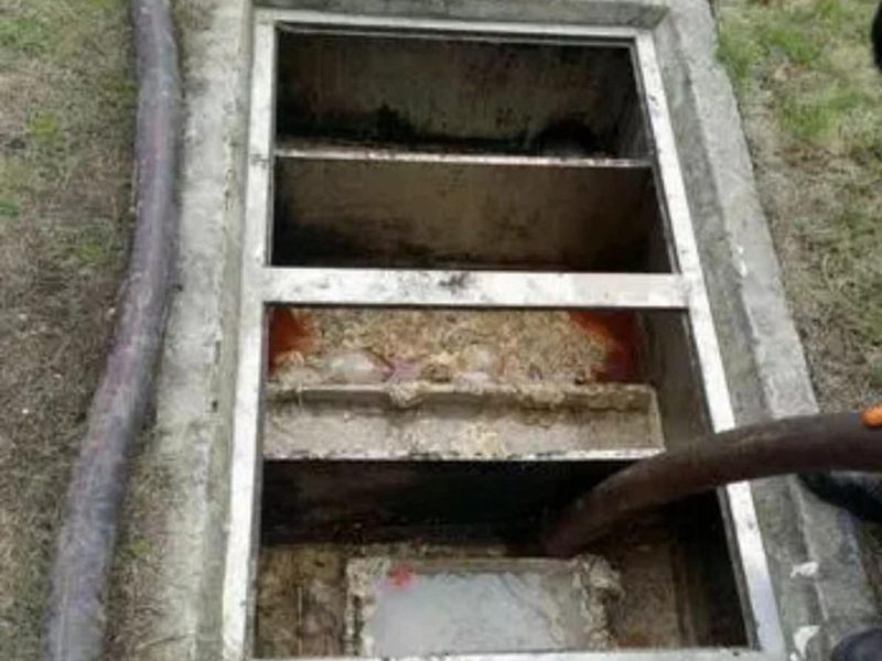 边坝隔油池清理