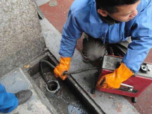 边坝疏通下水道