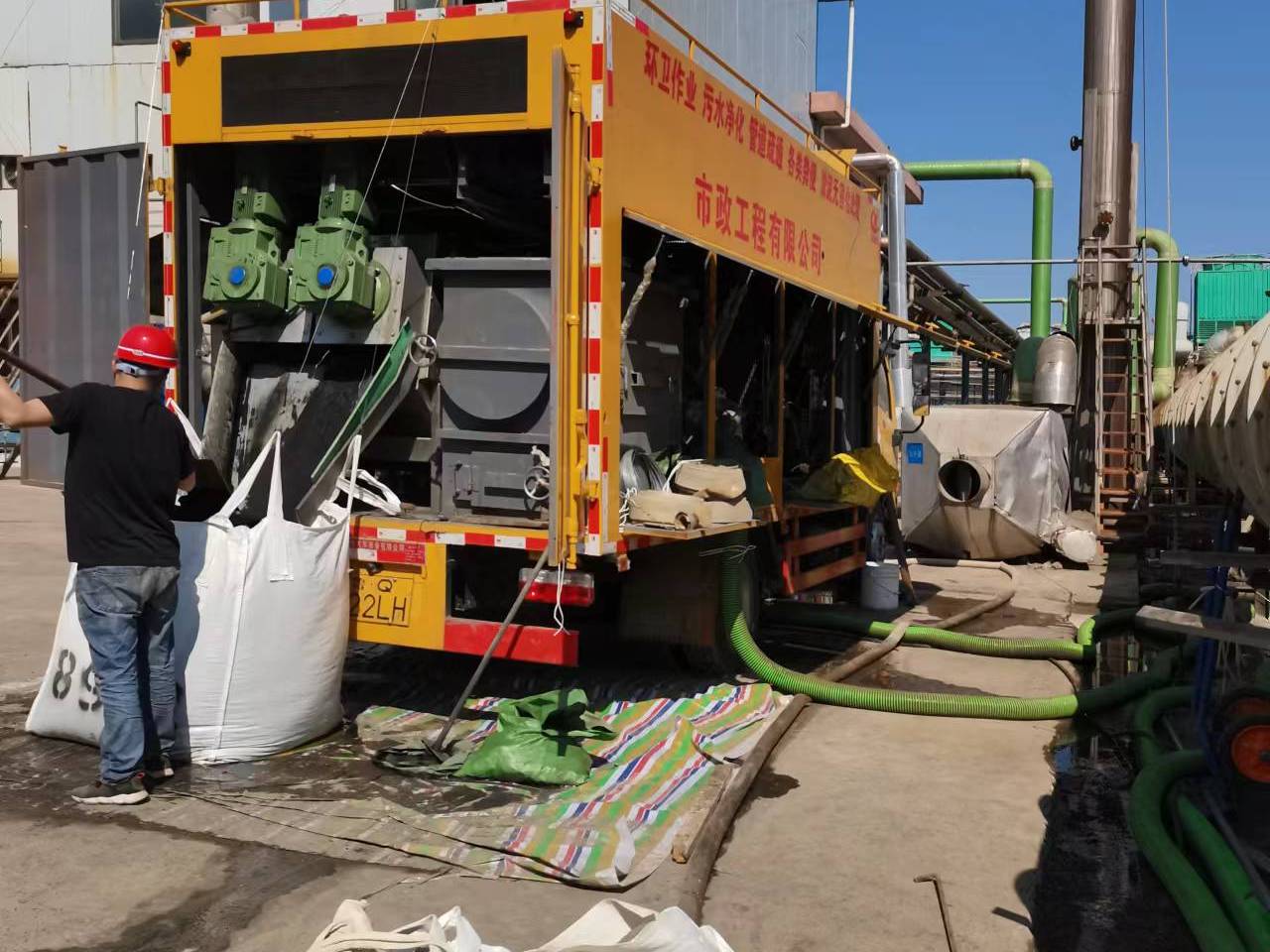 边坝淤泥压干处理